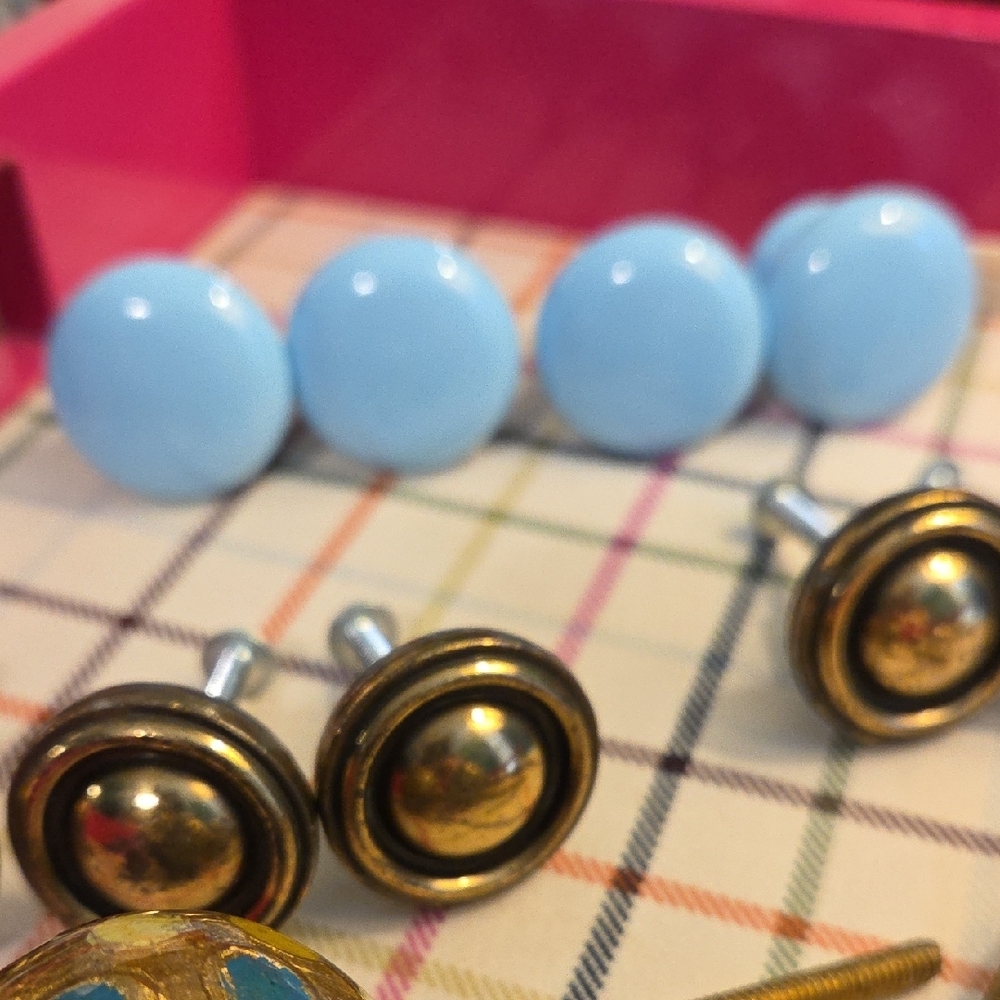 Assorted Decorative Knobs Set - Picture 2 of 9